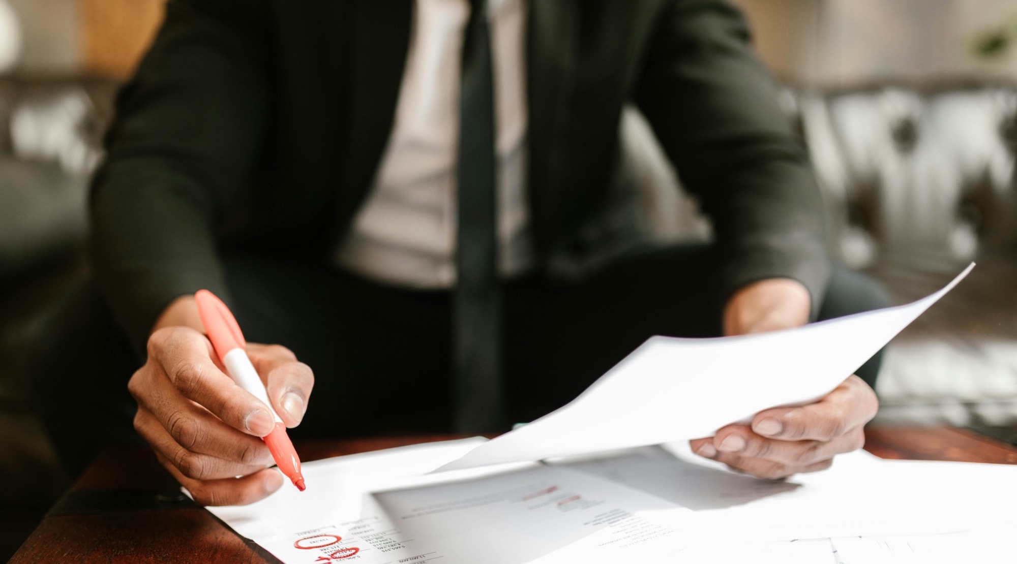 Should I Accept a Court Appointed Public Defender or Hire A Private Criminal Defense Attorney?